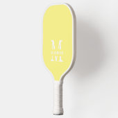 Moderne pastelgele minimalistische monogramnaam pickleball paddle (Links)