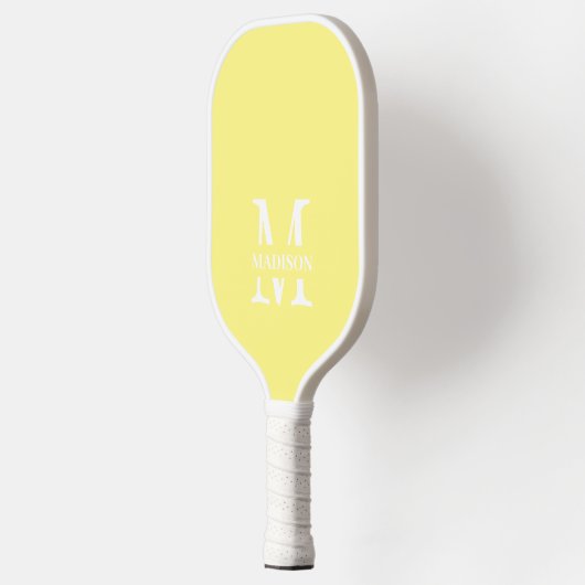 Moderne pastelgele minimalistische monogramnaam pickleball paddle (Links)