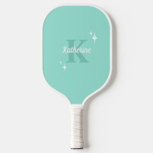 Moderne pastelmunt monogram vrouwelijk pickleball paddle