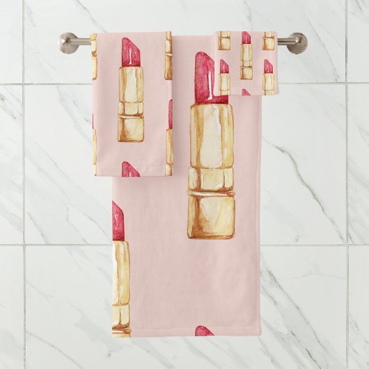 Moderne pastroze en rode lipstick, meisje bad handdoek