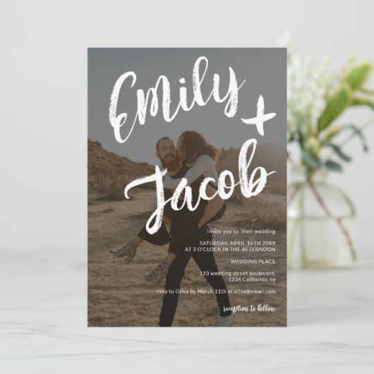 Moderne penseelnamen 2 foto's qr code bruiloft kaart (Staand voorkant)