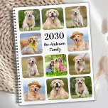 Moderne Personnalisé Animaux de compagnie Chien Fa<br><div class="desc">Planificateur de calendrier de collage photo personnalisé pour votre famille, vos enfants ou vos animaux de compagnie. Gardez tous vos rendez-vous pour chiens, que ce soit des visites vétérinaires, des dates de jeu de chiots, du toilettage de chiens ou de la formation tout organisé, l'horaire familial et les rendez-vous pour...</div>