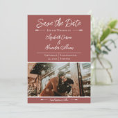 Moderne Photo Save The Date | Terracotta (Debout devant)