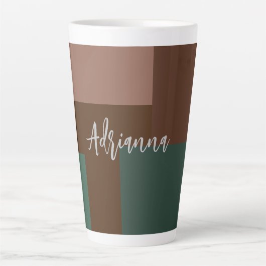 Moderne platte handgeschreven naam bruin groen latte mok (Voorkant)
