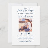Moderne poederblauwe script foto bruiloft save the date (Achterkant)