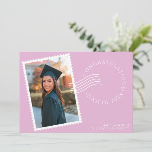 Moderne postzegel ontwerp: roze foto Afstuderen Aankondiging (Staand voorkant)