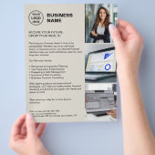 Moderne professionele financiële diensten flyer (Hand)