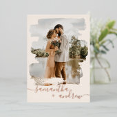 Moderne pushlijnscript 2 foto's bruiloft folie uitnodiging (Staand Voorkant)