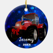 Moderne Red Tractor "Kerstmis 20XX" Keramisch Ornament (Achterkant)