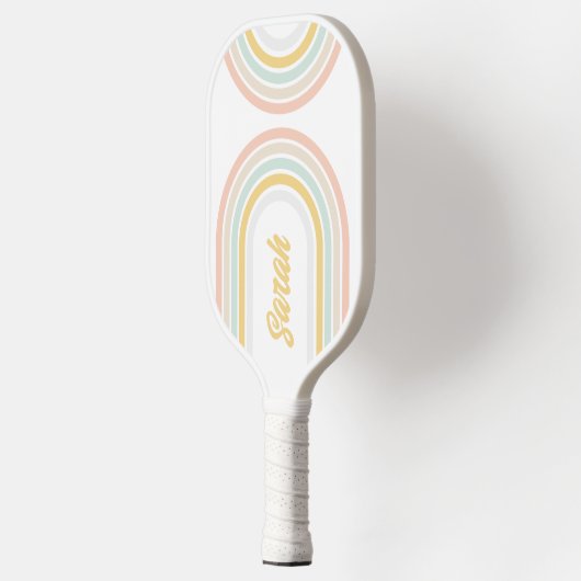 Moderne regenboog met persoonlijke naam pickleball paddle (Links)