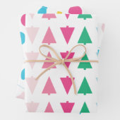 Moderne regenboogkerstboom en tekenlampjes inpakpapier vel (In situ)