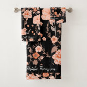 Moderne retro met stijlvol script l Zwart bloemig Bad Handdoek (Insitu)