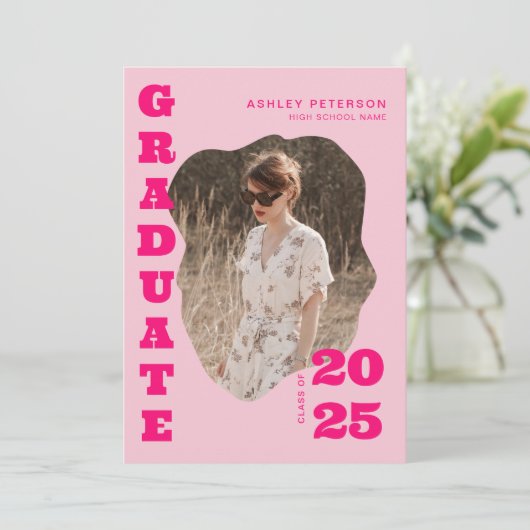 Moderne Retro Roze Typografie Foto Afstuderen Aankondiging (Staand voorkant)