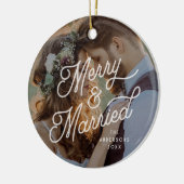 Moderne Retro Vrolijk en Getrouwd Fotovet Script Keramisch Ornament (Links)