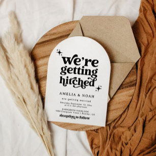 Moderne retro We krijgen Hitched Wedding Invite Kaart