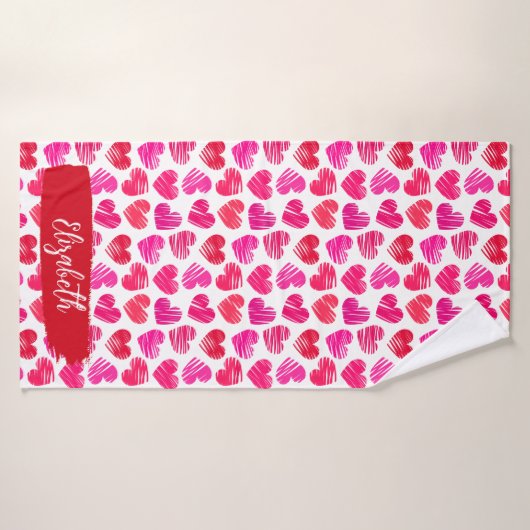 Moderne Rode en Roze Doodled Harten Valentijn Naam Badhanddoek (Badhanddoek)