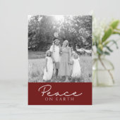 Moderne rode 'Peace on Earth' vakantiepas Feestdagenkaart (Staand voorkant)