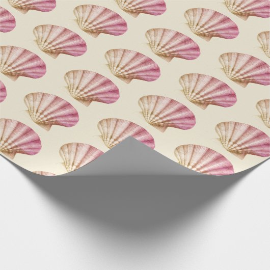 Moderne  Rood Roze Schelpen op Beige Cream Cadeaupapier (Hoek)