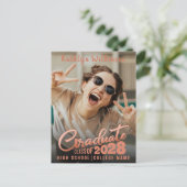 Moderne Roos Gold legant Script 2 Foto Afstuderen Aankondigingskaart (Staand voorkant)