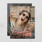 Moderne Roos Gold legant Script 2 Foto Afstuderen Uitnodiging Briefkaart (Voorkant / Achterkant)