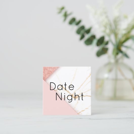 Moderne Roze en Gouden Marmeren Datum Nacht Kaart Vierkante Visitekaartje (Staand voorkant)