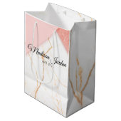 Moderne Roze en Gouden Marmeren Douane Medium Cadeauzakje (Voorkant Gekanteld)