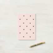 Moderne roze en zwarte hartspatroon post-it® notes (Op bureau)