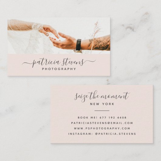 Moderne roze fotograaf script typografie foto visitekaartje (Voorkant / Achterkant)