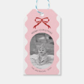 Moderne Roze Gescalpeerde Rode Boog Kerstfoto Cadeaulabel (Voorkant)