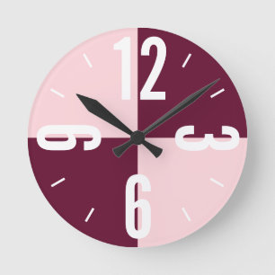 Moderne roze, geweerkaatste kleur blokkeert grote ronde klok
