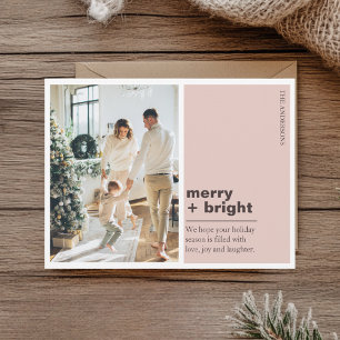 Moderne Roze Kerst Foto 'Merry + Bright' Briefkaart