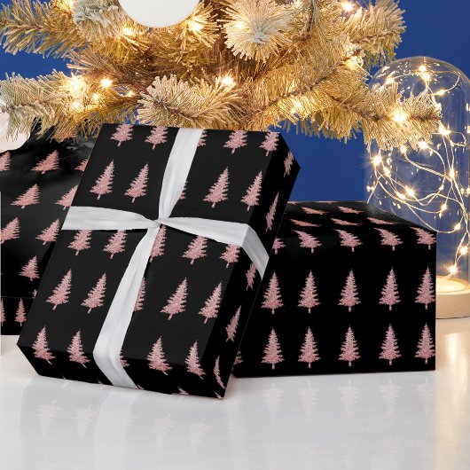 Moderne roze kerstbomen op zwart cadeaupapier