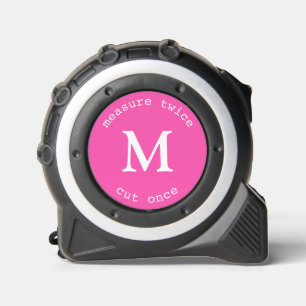 Moderne roze maat twee keer snijden een monogram rolmaat