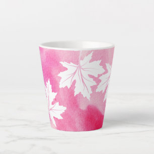 Moderne roze waterverf en witte esdoornbladeren latte mok