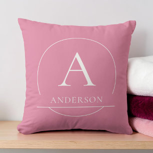 Moderne Roze Witte Eenvoudige Familienaam Monogram Kussen