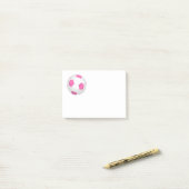 Moderne roze witte voetbal post-it® notes (Op bureau)