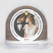 Moderne rustieke koppels eerste kerstmis samen sneeuwbol (Achterkant)