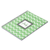 Moderne Sage Green Chevron met naam Monogram Notitieboek (Linkerzijde)