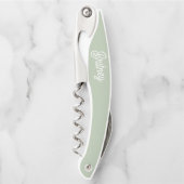 Moderne Sage Groen Wit Gepersonaliseerde Monogram  Kurkentrekker (Voorkant)