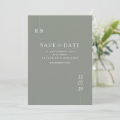 Moderne Sage Groene Elegante Monogram Bruiloft Save The Date (Staand voorkant)