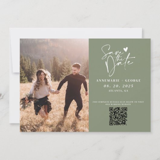 Moderne Sage Groene Kalligrafie Foto QR Code Save The Date (Voorkant)