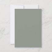 Moderne Sage Groene Monogram Minimalistische Bruil RSVP Kaartje (Achterkant)