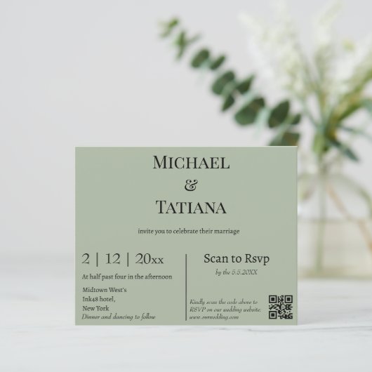 Moderne Sage Groene RSVP QR Code Bruiloft uitnodig (Staand voorkant)