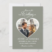 Moderne Sage Heart Foto Elegant Script Wedding Kaart (Voorkant)