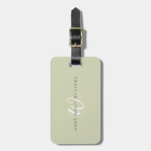 Moderne Saliegroen Witte Script Monogram Bagagelabel (Voorkant verticaal)