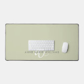 Moderne Saliegroen Witte Script Monogram Bureaumat (Keyboard & Muis)