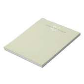 Moderne Saliegroen Witte Script Monogram Notitieblok (Gedraaid)