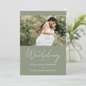Moderne saliegroene chic foto bruiloft kaart (Staand voorkant)