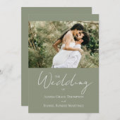 Moderne saliegroene chic foto bruiloft kaart (Voorkant / Achterkant)