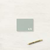 Moderne Saliegroene Monogram Beginletters Geperson Post-it® Notes (Op bureau)
